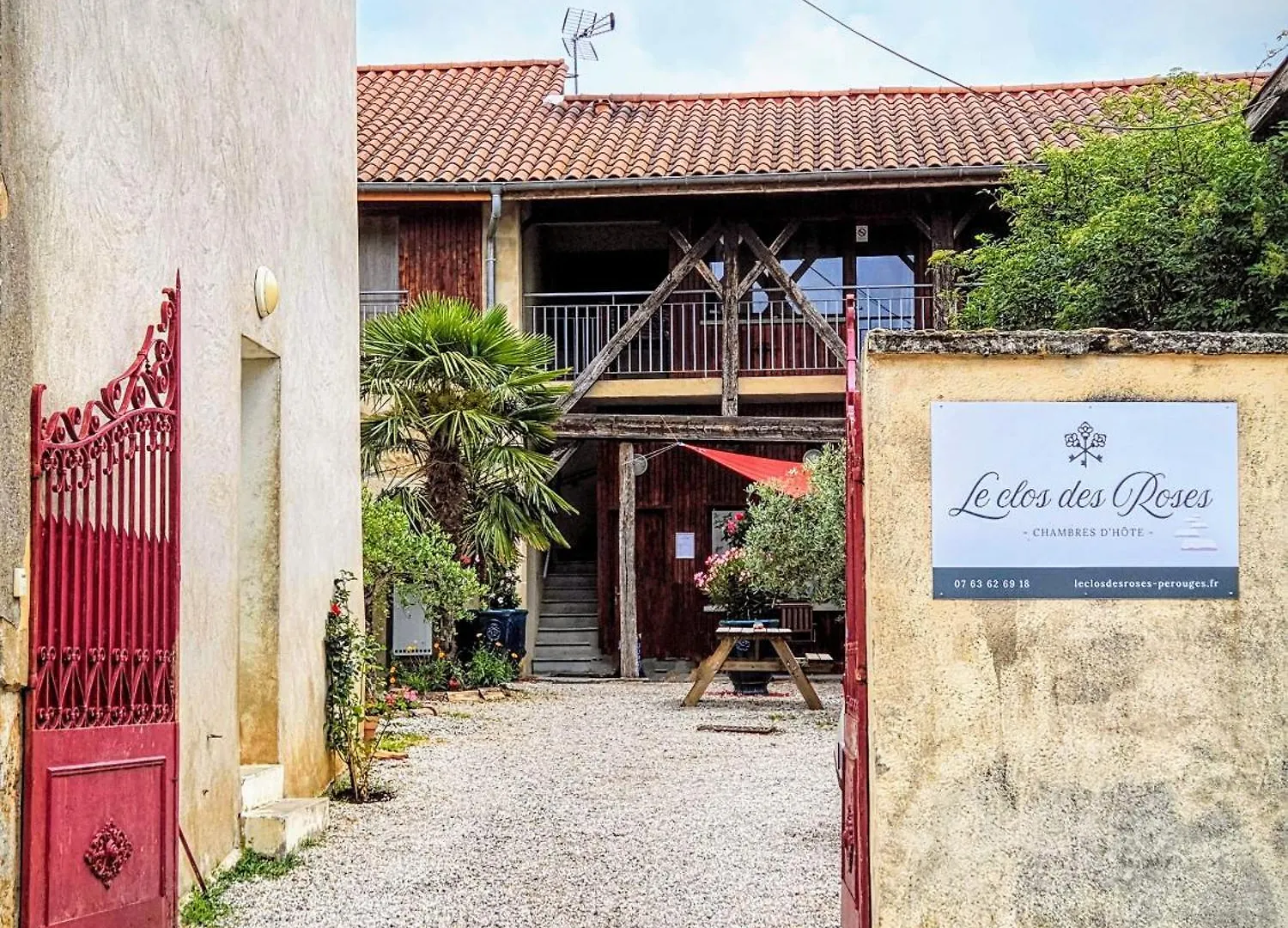 Le Clos Des Roses Pérouges Couette-café